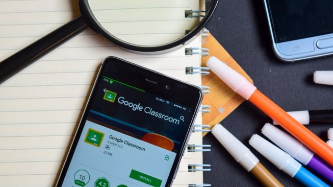 Cara Download Google Classroom di HP Android ataupun iPhone
